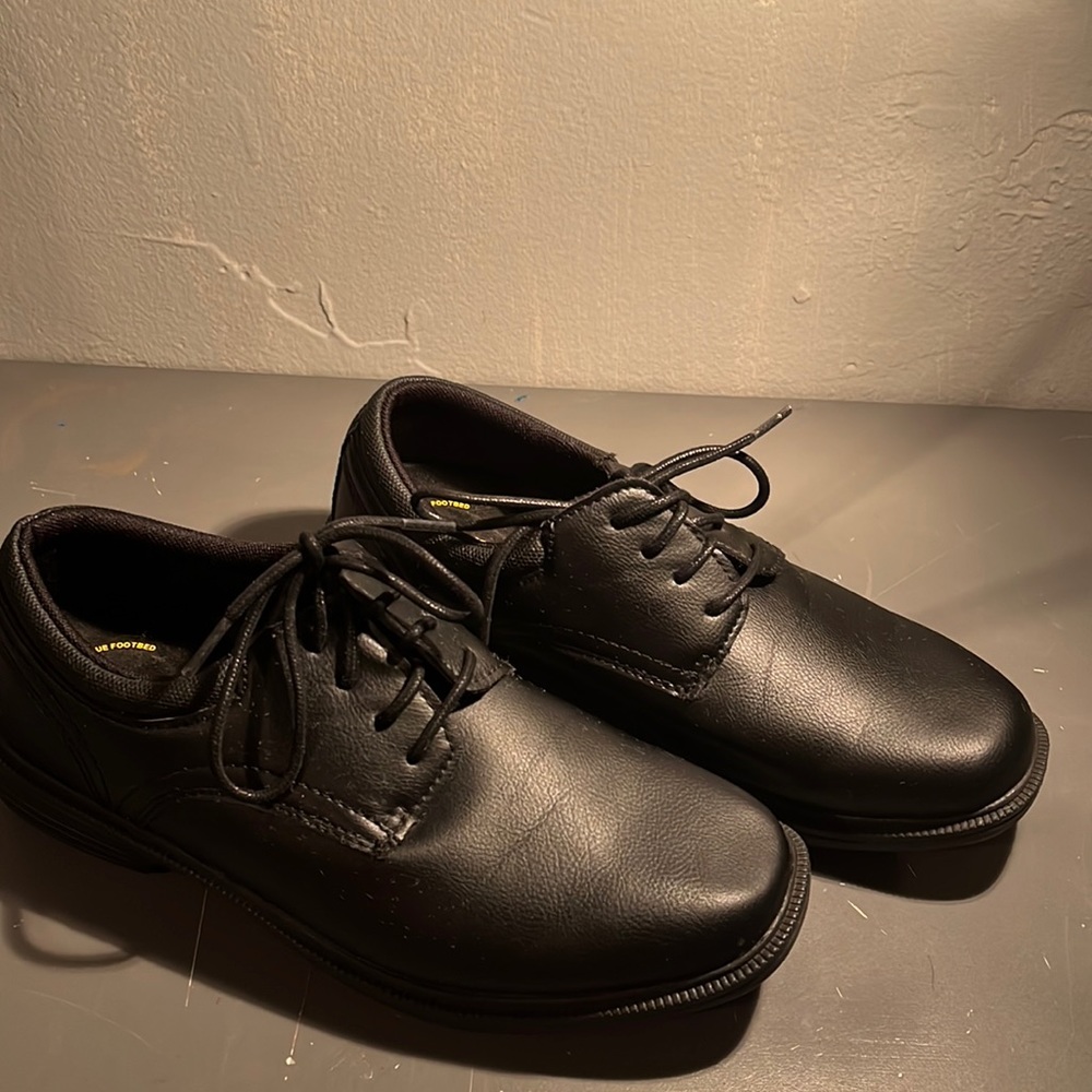 Woman’s Tread Safe, Slip Resistance Shoes, Size 7